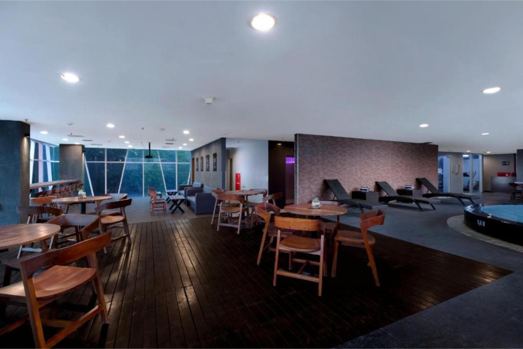 Quest Hotel Darmo - Surabaya By Aston מראה חיצוני תמונה